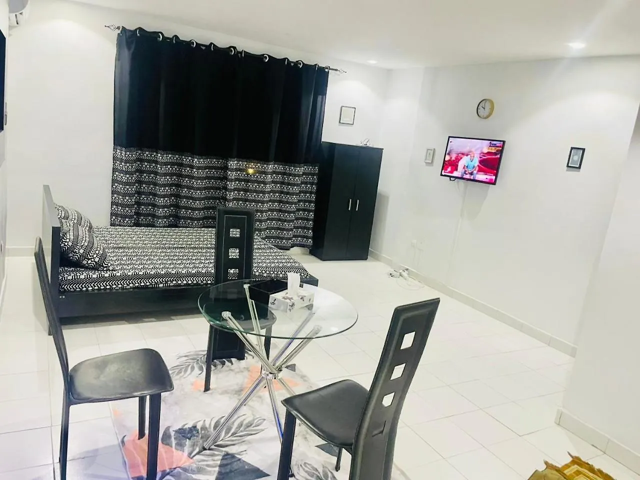 Agreable Mini-Studio Meuble Avec Wifi Gratuit, Climatiseur Et Eau Chaude A Disposition Dakar