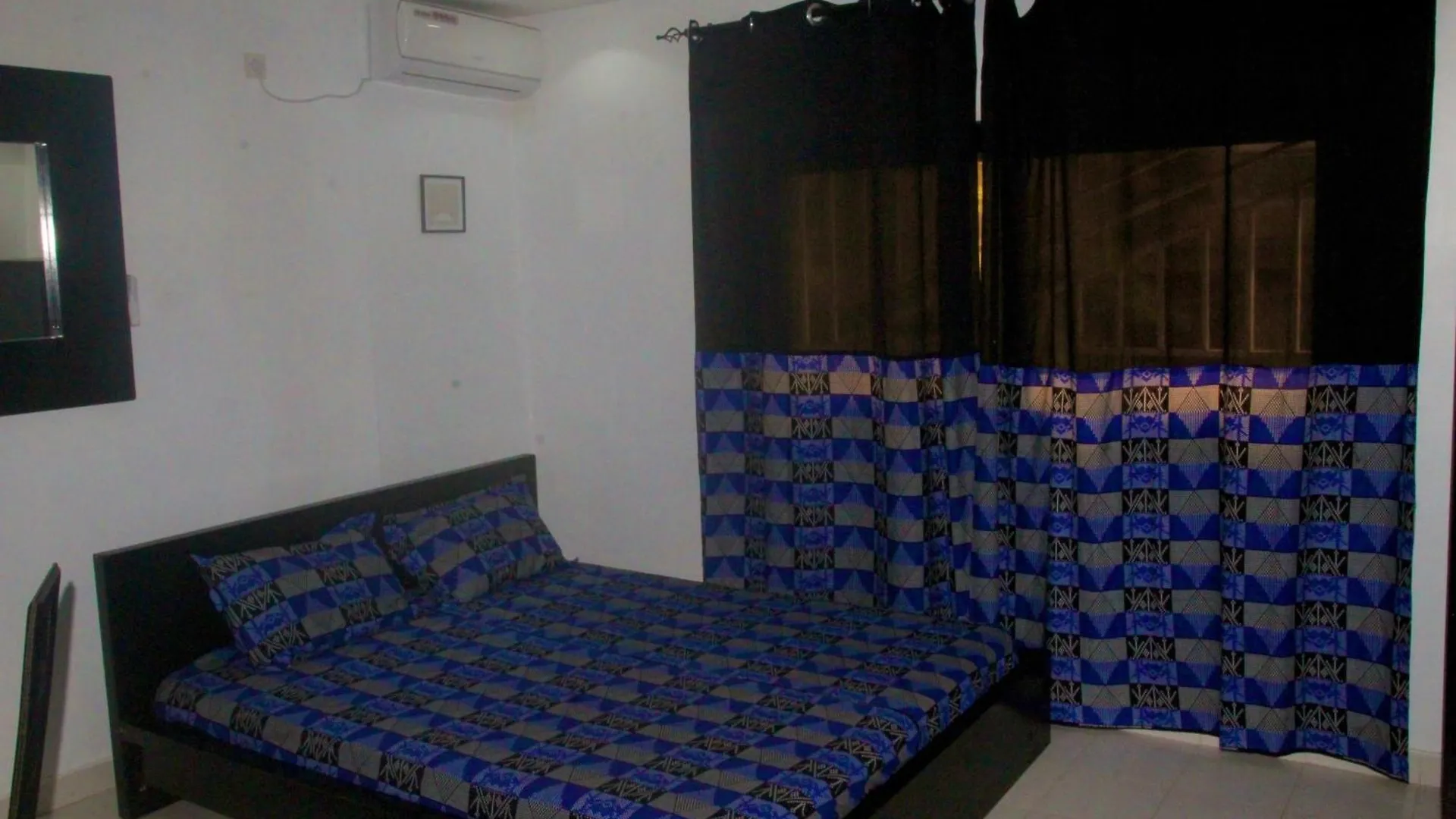 Agreable Mini-Studio Meuble Avec Wifi Gratuit, Climatiseur Et Eau Chaude A Disposition Dakar 0*,  Senegal