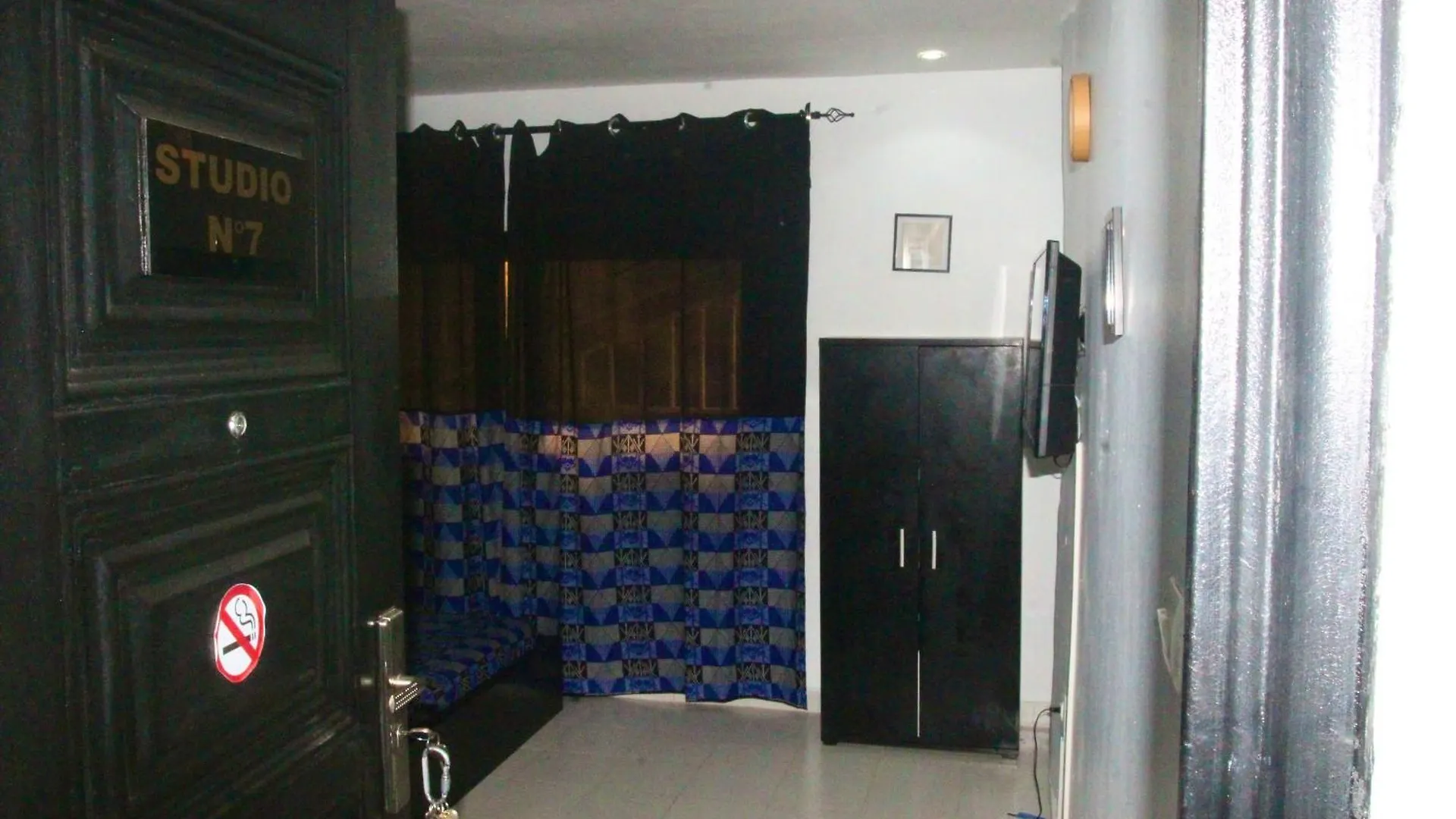 Agreable Mini-Studio Meuble Avec Wifi Gratuit, Climatiseur Et Eau Chaude A Disposition Dakar Apartment